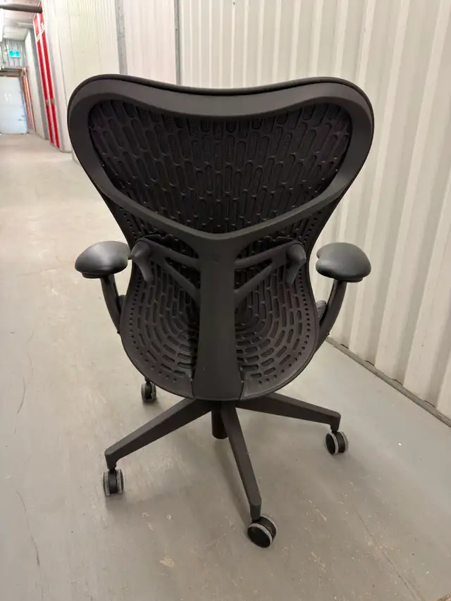 Herman Miller Mirra 2 Chair Fully Loaded in Chairs & Recliners in City of Toronto - Image 3