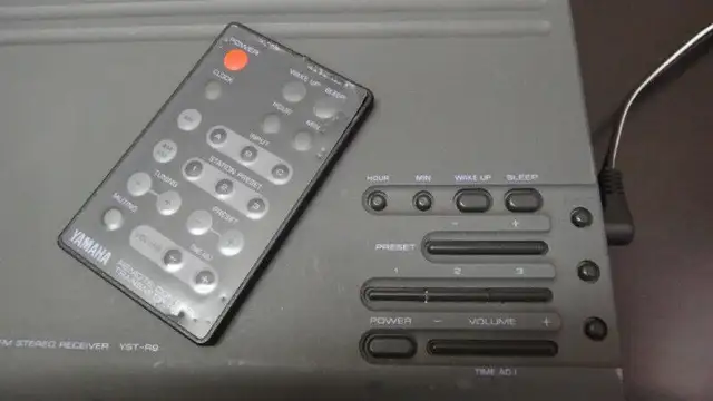 Yamaha AM/FM Stereo receiver with remote control and speakers in Stereo Systems & Home Theatre in Markham / York Region - Image 7