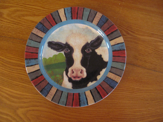 HALLMARK PLATES  - 9" - COLLECTABLE FARM ANIMALS (4 PLATES) in Arts & Collectibles in Guelph - Image 2