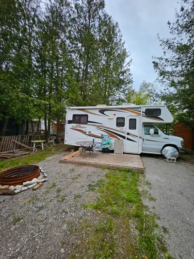 For Sale: 2011 Sunseeker 2300 Class C Motorhome – Family-Ready Adventure Awaits! Looking for the per...