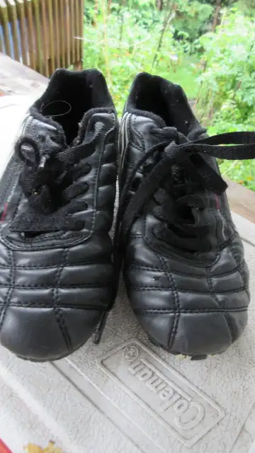 Umbro soccer cleats Youth 6.5, View more