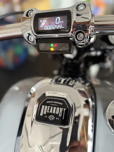 2024 harley davidson breakout -282 kms - no accident -no dents / no scratch - no drops - upgrade exh...