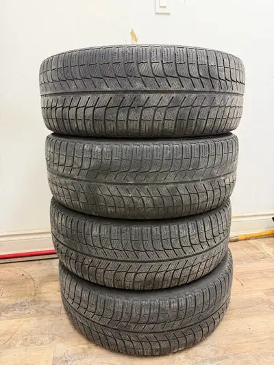 Michelin winter tire for sale. Size: 215/55 R17 Good for another couple seasons. Fits: accord, civic...