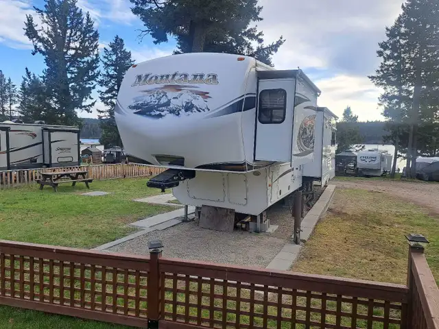 Lakeview RV Lot with 38' Montana 5th Wheel on Lac La Hache in Land for Sale in 100 Mile House - Image 3