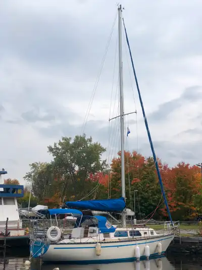 - Boat is located in Ottawa at Britannia Yacht Club with the possibility of being put in the water w...