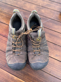 Keen Hiking Shoes 9 US men size, very good condition