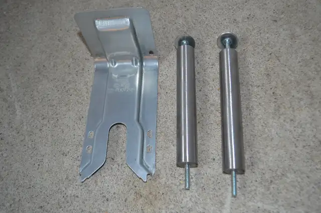 Stainless extension rods and corner bracket in Other in Lethbridge - Image 2