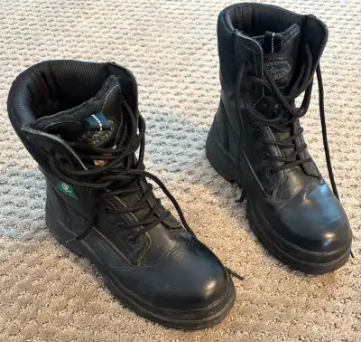 Women's steel toed work boots, size 5M, View more