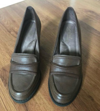Ladies leather Naturalizer shoe 