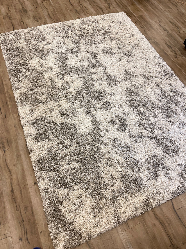 Modern rug and carpet  in Rugs, Carpets & Runners in Markham / York Region