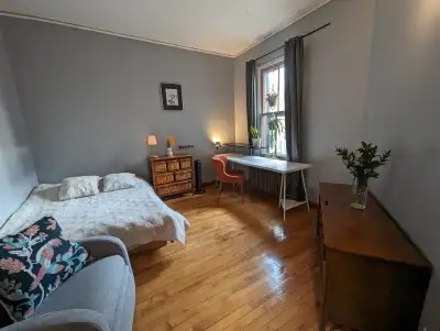 Chambre à louer pour femme - temporaire / Room for a woman