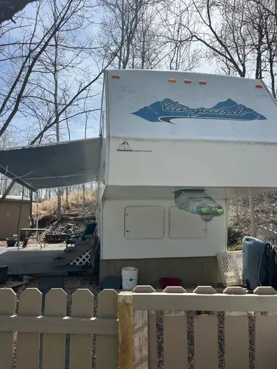 2002 Vanguard Legend 2002 Vanguard 28 foot fifth wheel with super slide. Are you ready to turn the k...