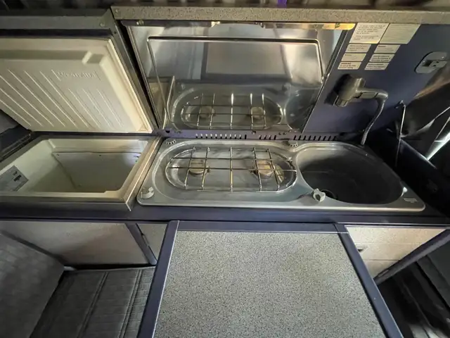 1992 VW eurovan camper in Travel Trailers & Campers in Whitehorse - Image 9