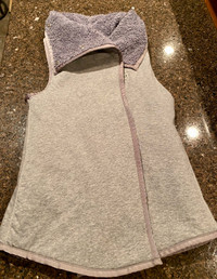 Ivivva / Lululemon girls size 10 reversible vest