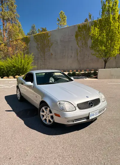 Selling my clean and well-maintained 1999 Mercedes Slk230 hard top convertible. With only 70,000 kms...