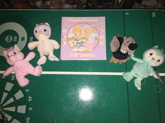 Precious Moments Collection Book Beanies Owl Pig Goose Sweet Lot in Arts & Collectibles in Barrie