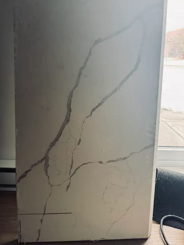 18x 37.5. inches - quartz  slab white with veins in Cabinets & Countertops in Longueuil / South Shore - Image 3