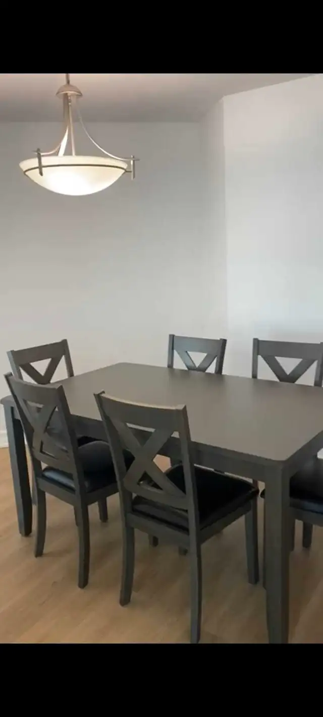 Dinning set in Dining Tables & Sets in City of Halifax - Image 2