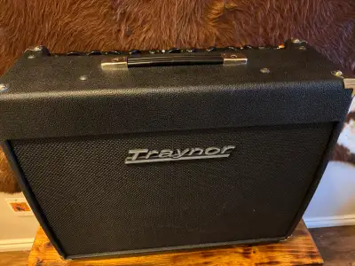 In almost new condition zero issues, with vintage 30s speaker and a foothswitch