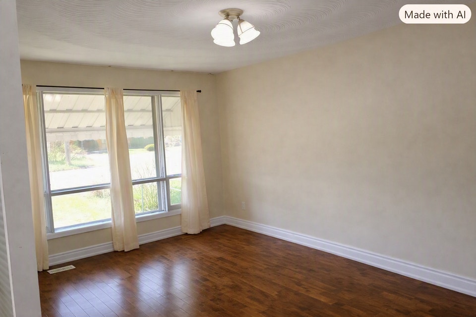 3-BR Main Floor Unit Outside UTSC $2900 All-inclusive 2