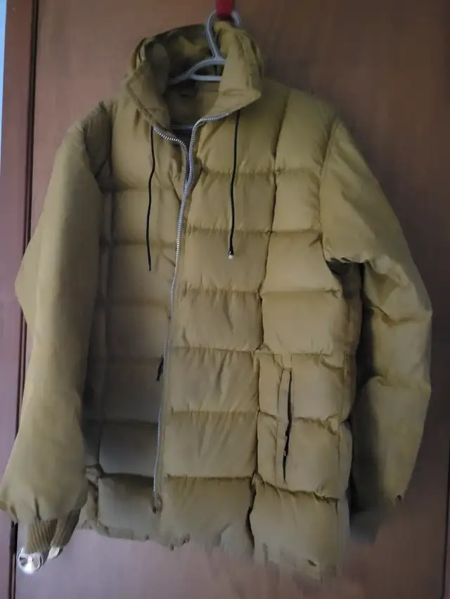 Men's gold Pioneer insulation ski jacket- Medium to Large in Men's in Bedford - Image 2