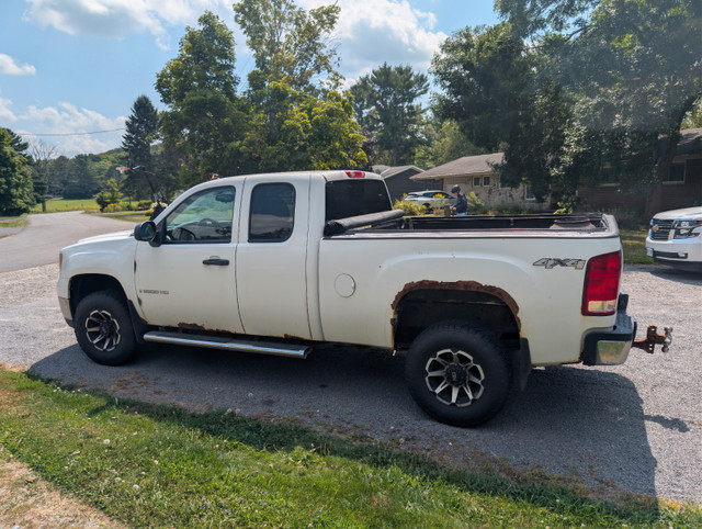 2009 GMC 2500 For Sale in Cars & Trucks in Muskoka - Image 3