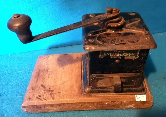 1905 Universal Coffee Mill64711645524994120