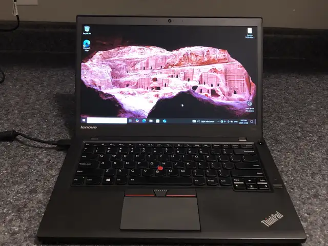 Lenovo ThinkPad T450s in Laptops in Oakville / Halton Region - Image 5