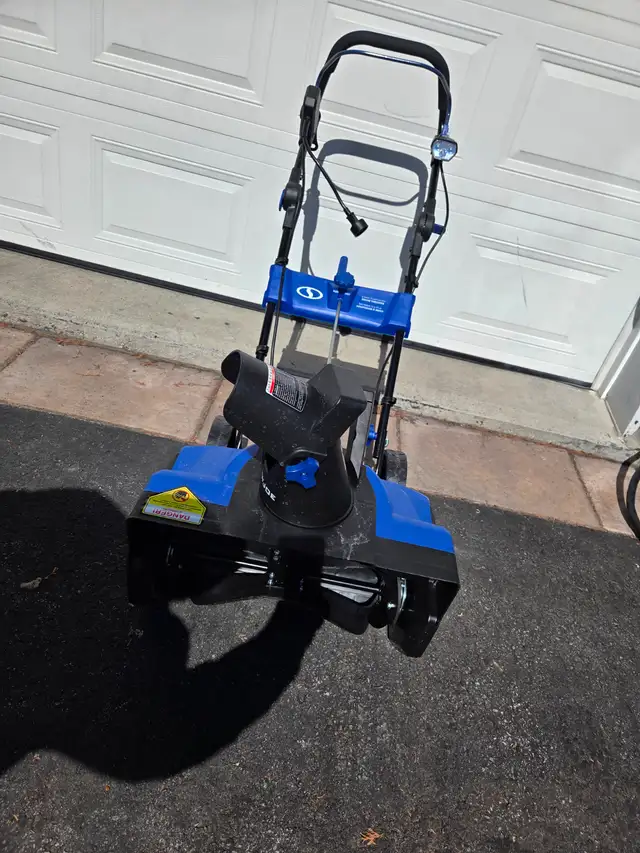 Souffleuse électrique Snow Joe 21`` in Lawnmowers & Leaf Blowers in West Island - Image 3