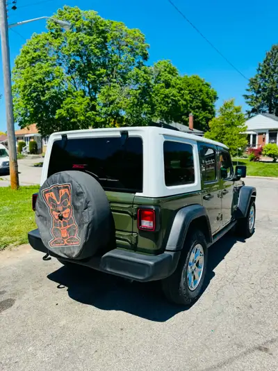 I sell my jeep wrangler 2021 Engine 3.6 140.000km No accident The car is starting and driving but ha...