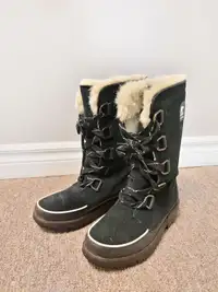 (SOREL) Women Snow Boots + a bottle of Cleaner