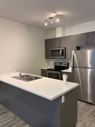 Sunden Management Ltd. sundenmanagement.com This 2-bedroom and 2-bathroom apartment is located in Va...