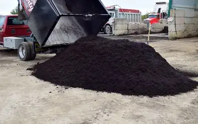 WE DELIVER ALL TYPES OF SOIL IN SMALL LOADS TO YOUR HOME IN THE GTA TOP SOIL TRIPLE MIX MUSHROOM COM...
