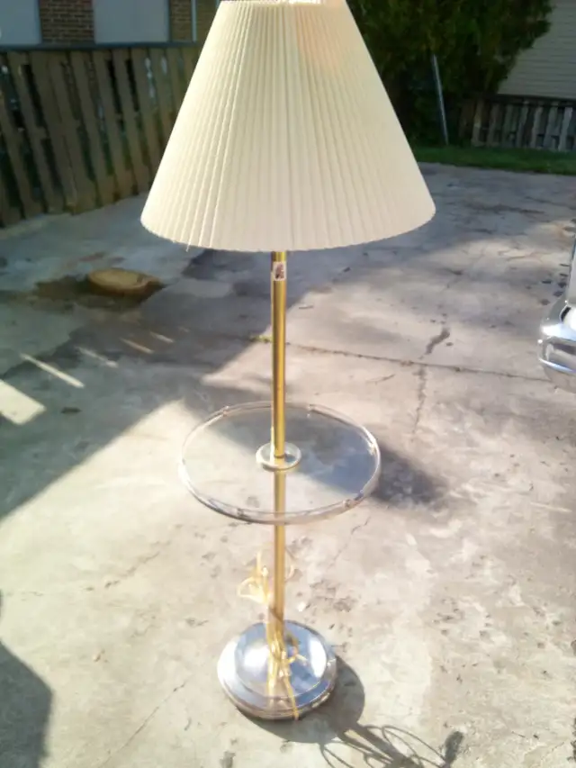 AVAILABLE - RETRO / VINTAGE MID CENTURY STIFFEL STYLE BRASS LAMP in Other in Ottawa - Image 2