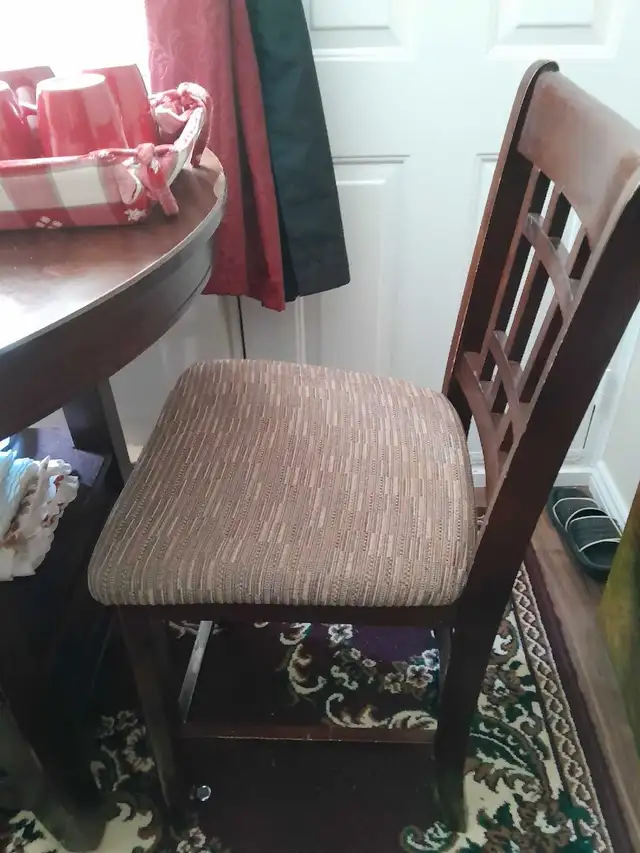 dining table  in Dining Tables & Sets in Sudbury - Image 3