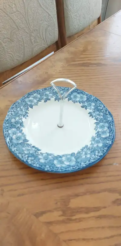 Beautiful vintage English Wedgwood  10" serving plate has a cra, View more