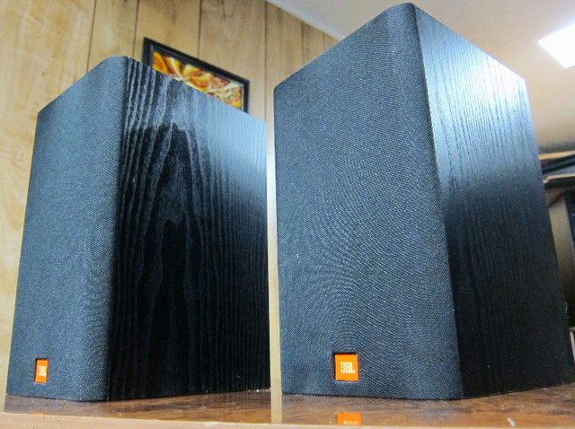 JBL M5 BOOKSHELF SPEAKERS * GREAT JBL SOUND * USA in Speakers in Ottawa - Image 3