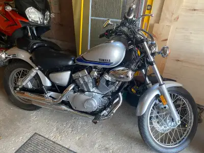 Yamaha XV250, a reliable performance that's great for both new and experienced riders. This motorcyc...