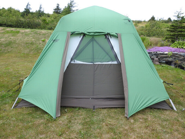 10 Man EUREKA Expedition TENT in Fishing, Camping & Outdoors in St. John's - Image 3
