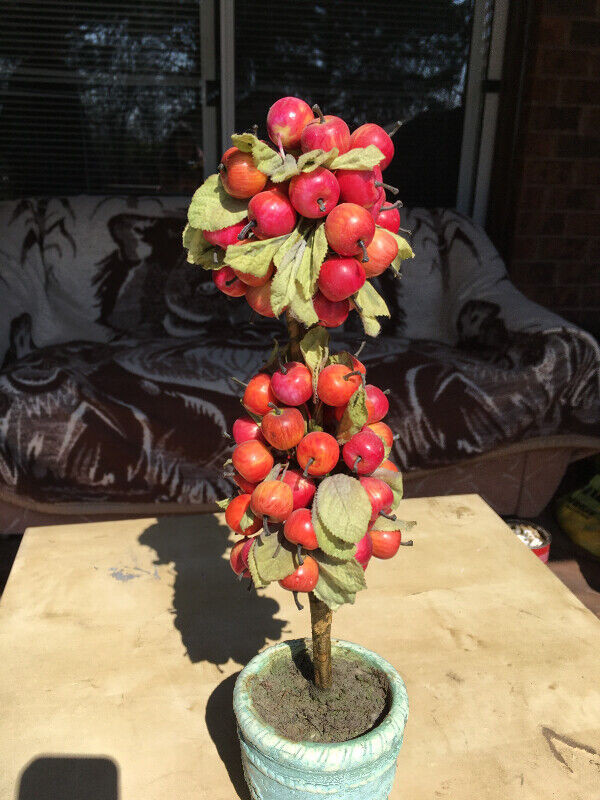 Apple tree decoration in Home Décor & Accents in Oakville / Halton Region