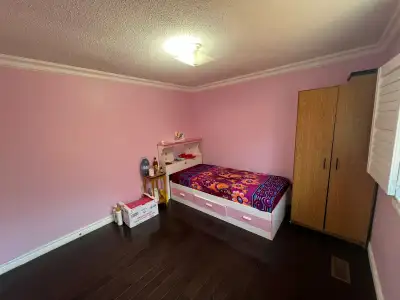 PRIVATE ROOM FOR RENT (FEMALES ONLY)