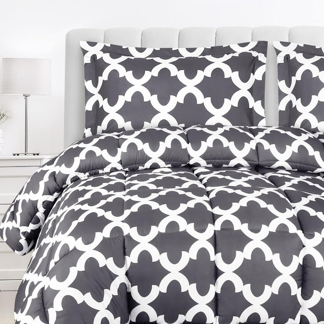 New Queen Size Grey & White Patterned 3 Piece Comforter Set in Bedding in North Bay