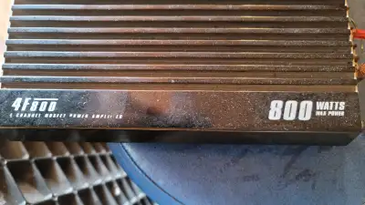 Asking 120$ for 2amps Clarion does not turn on ssl works Clarion is a 1000 W.