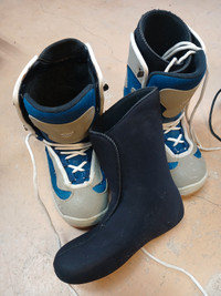 Snowboard boots