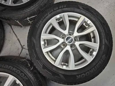 Set of 4 original 17 inches Nissan rogue rims with Hankook all season tires on them 225/65/R17. Rims...