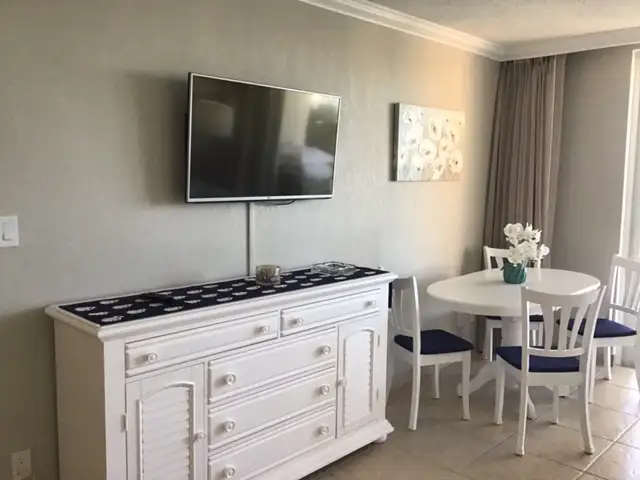 Miami Sunny-Isles oceanfront hotel condo studio on beach in Florida in Canada - Image 8