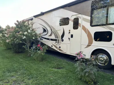 Voici un VR Hurricane spacieux et bien entretenu, idéal pour les aventures en famille ou les escapad...