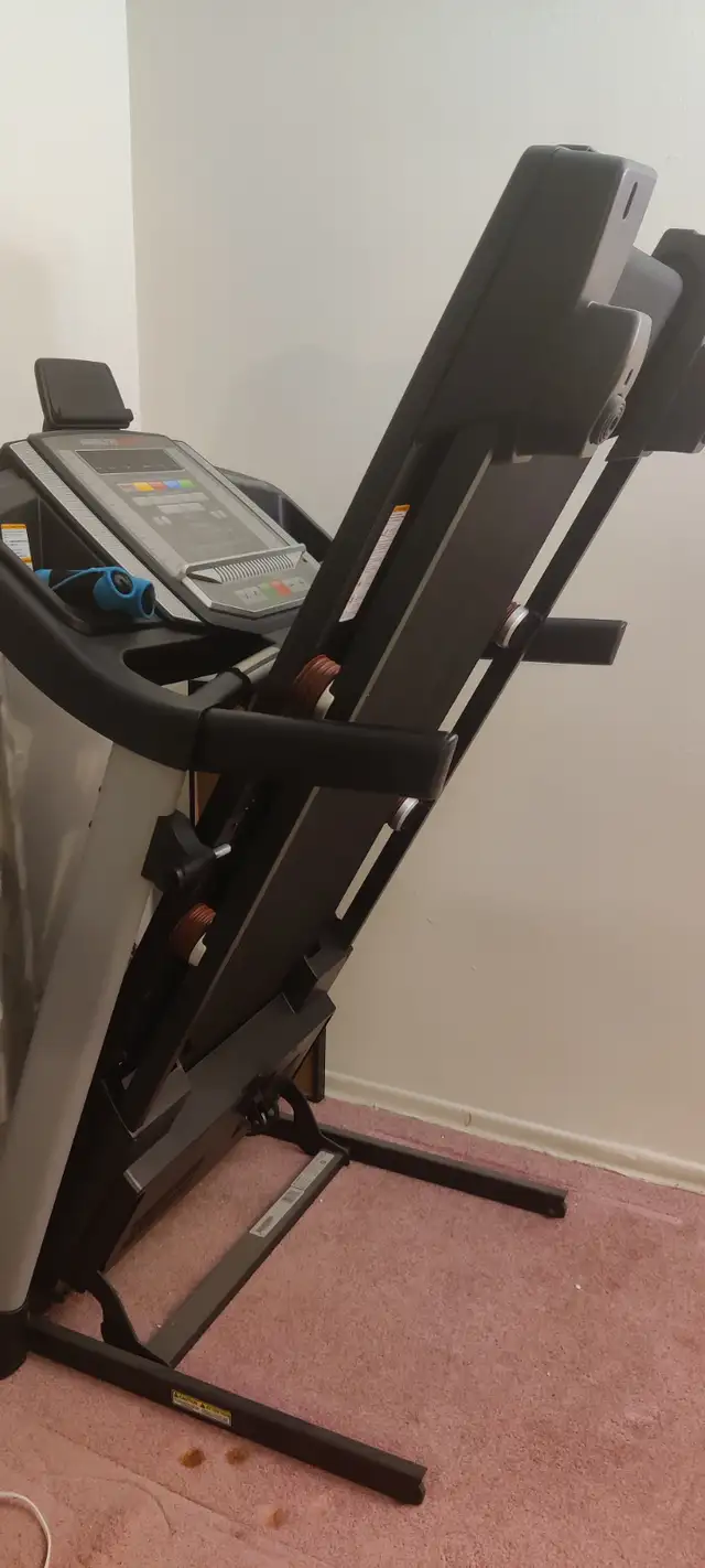 TREADMILL in Exercise Equipment in Mississauga / Peel Region - Image 3
