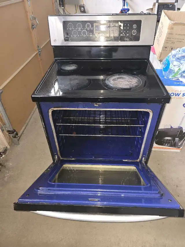 LG Range in Stoves, Ovens & Ranges in Mississauga / Peel Region - Image 3