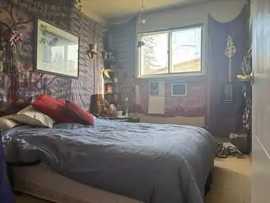 Spiritual home short term room available